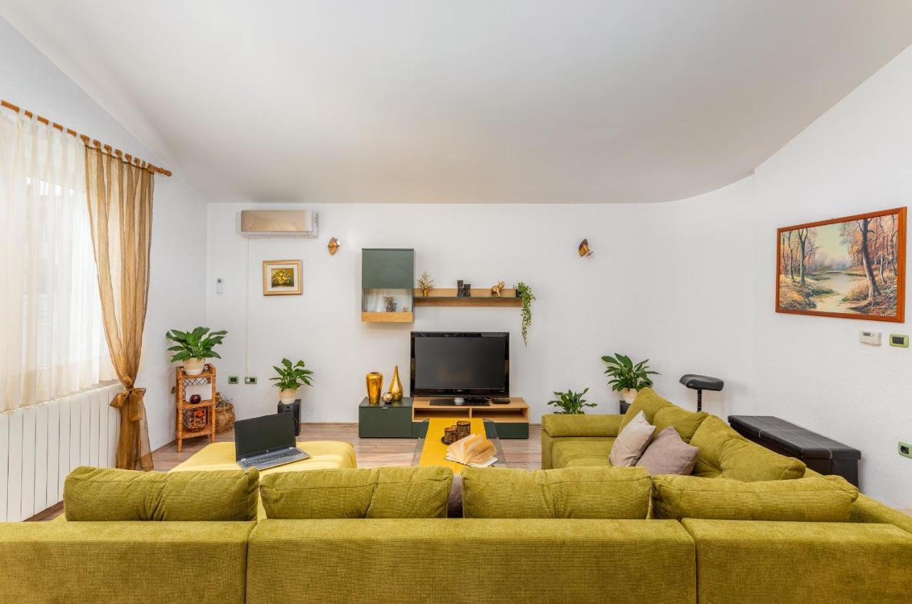Villa Ostone Пула Екстериор снимка